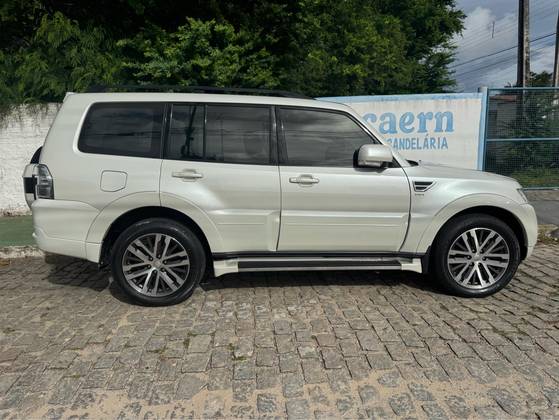 MITSUBISHI PAJERO FULL 3.2 HPE 4X4 16V TURBO INTERCOOLER DIESEL 4P AUTOMÁTICO